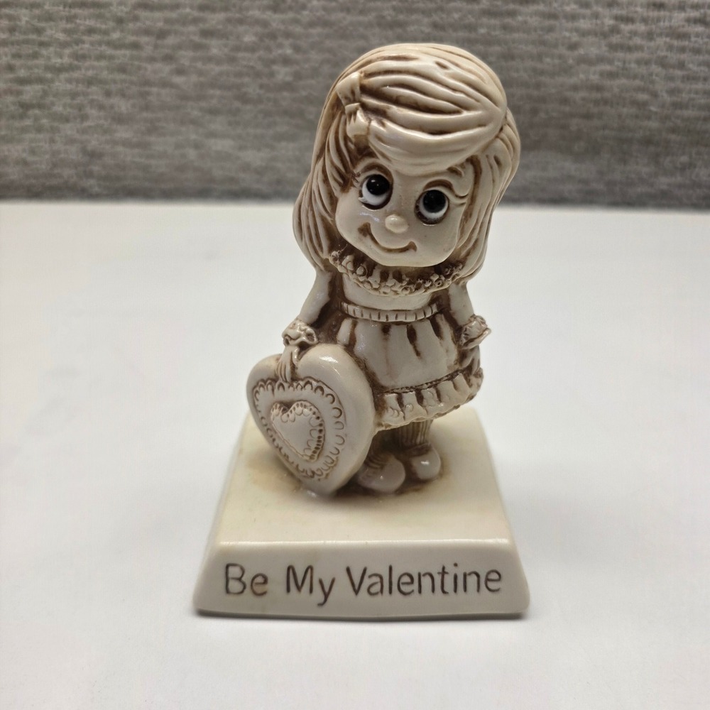 Vintage 1975 W&R Berries Co Be My Valentine Girl Cat Figurine 829 Made in USA